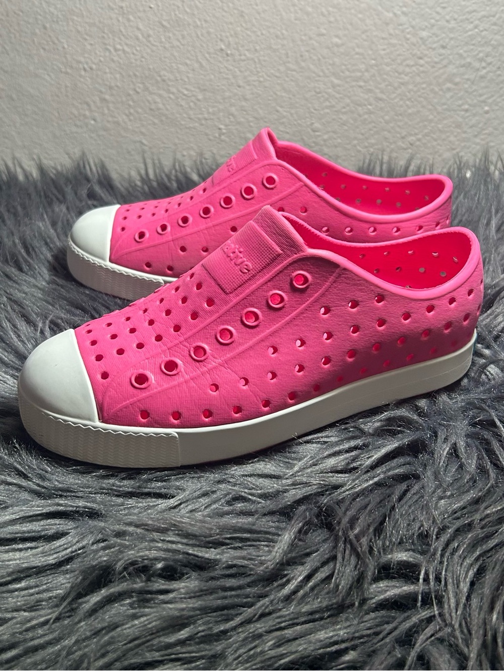 Native Jefferson Hollywood Pink/Shell White Pink Slip-On Water-Friendly Size J1 - Picture 2 of 9